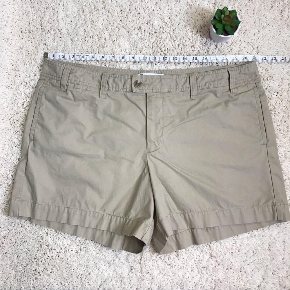 GAP Mid Length Favorite Khaki Shorts SZ 20